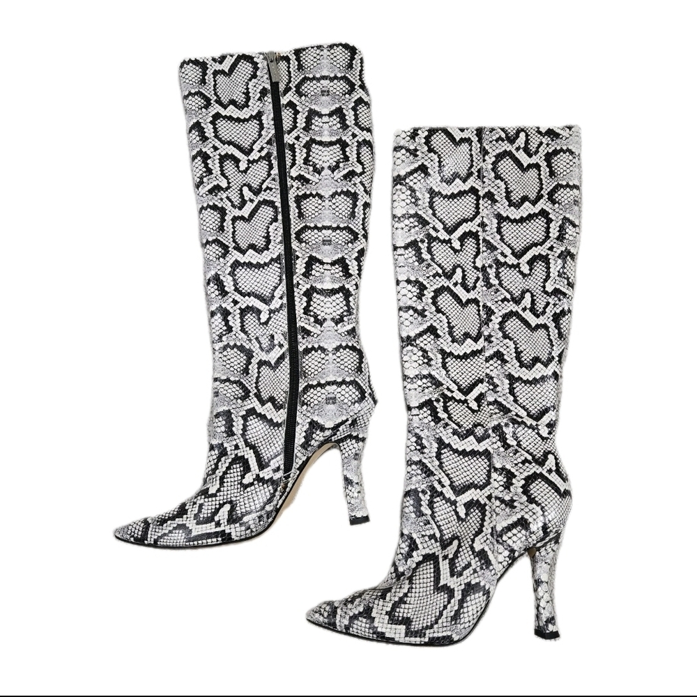 Gianni Bini Black and White Snake Print Heeled Boots. Sz 9.5 but fits like a 9.